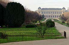 Paris Travel Guide