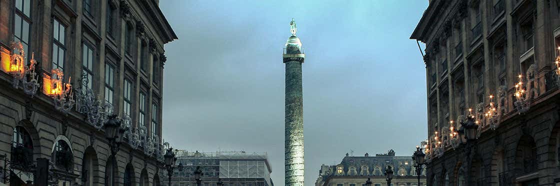 rue Saint Honoré, the Place Vendome is a place to visit!